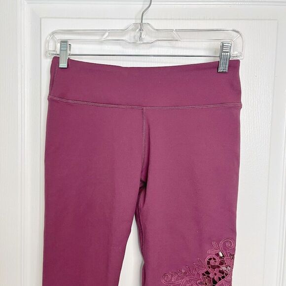 Fabletics Rocio Floral Lace Cutout Mid Rise Full Length Athletic Leggings - Picture 4 of 10